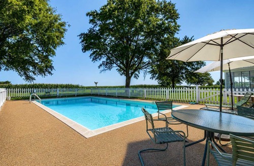 Saluda House | Historic Riverfront Estate | 700 Acres, Pool, Dock & Lakes