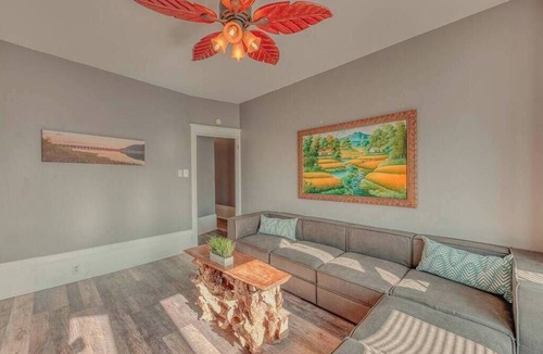 Harrisburg Apartment | Historic Riverfront Tropical Gem w/River Views