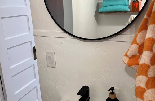 Depot Bench House | Historic- Ruby Bungalow- private