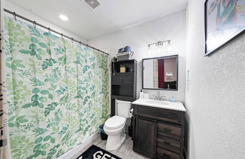 Alta Vista Apartment | Historic SA Apt l 30+ Day Stay Central & Airport