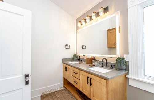 Downtown Little Rock Villa | Historic Sallie Peay House - Luxe Downtown Retreat