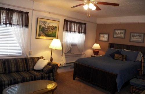 Hot Springs Apartment | Historic Sandstone in downtown
