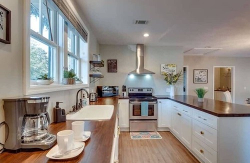 Thunderbolt House | Historic Savannah Charm: Pool & Peaceful Gazebo