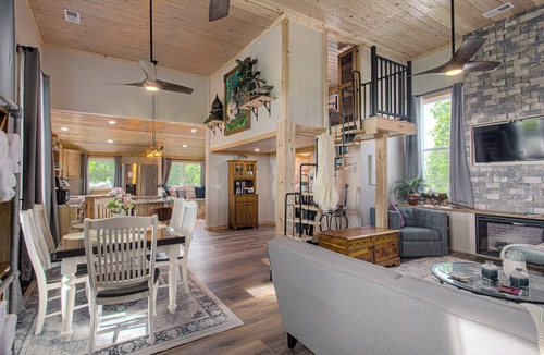Paola House | Historic Schoolhouse + Bus Stay + Private Hot Tub