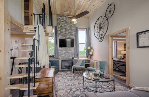 Paola House | Historic Schoolhouse + Bus Stay + Private Hot Tub