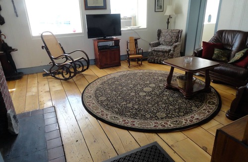 Port Ontario Cabin | Historic Selkirk Lighthouse- 1ST FLOOR ONLY