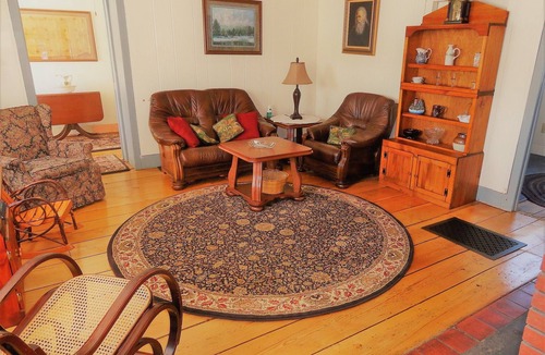 Port Ontario Cabin | Historic Selkirk Lighthouse- 1ST FLOOR ONLY