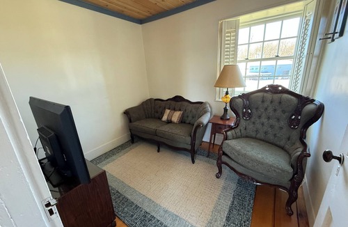 Pulaski Cabin | Historic Selkirk Lighthouse-2ND FLOOR ONLY