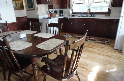 Port Ontario House | Historic Selkirk Lighthouse - BOTH Floors