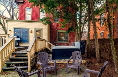 Italian Village House | Historic Short North: Hot Tub, BBQ, Free Parking