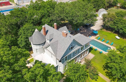 Seguin House | Historic & Spacious Historic Home w AC, WiFi in Seguin, Pool & Outdoor Game Room