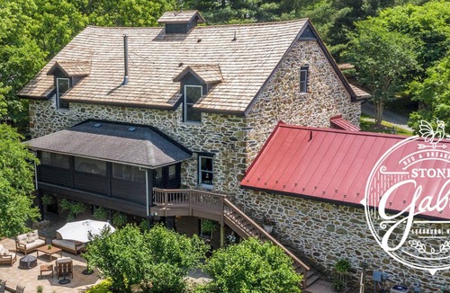 Blue Ridge House | Historic Stone Barn – Perfect for Gatherings!