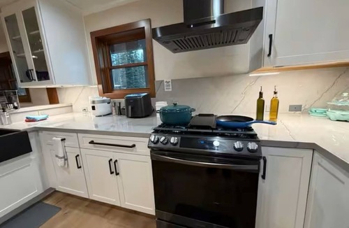 Soda Springs Villa | Historic Stone Villa - Donner Summit - Ski, Hike & Climb - Sauna - EV Charger