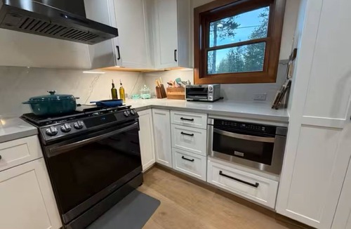 Soda Springs Villa | Historic Stone Villa - Donner Summit - Ski, Hike & Climb - Sauna - EV Charger