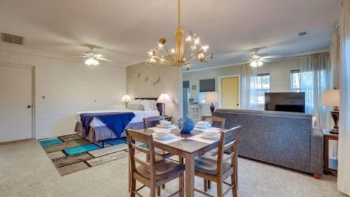 Thunderbolt House | Historic Studio with Shared Pool Close To Downtown