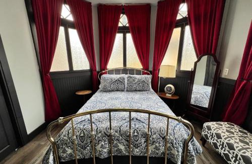 Bellefonte Apartment | Historic, Stylish Getaway 2 blocks from Waterfront