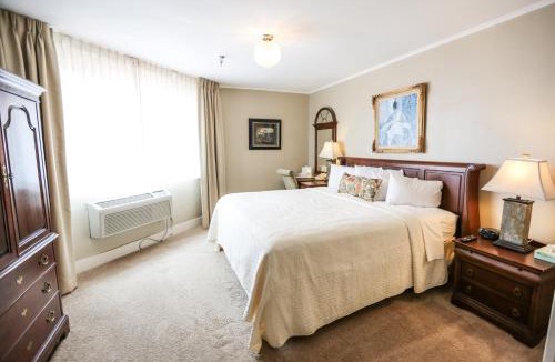 Brownfield Hotel | Historic Summit Inn