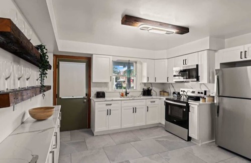 Delair House | Historic Tacony Retreat ~ with Sauna