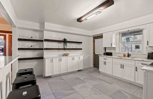 Delair House | Historic Tacony Retreat ~ with Sauna