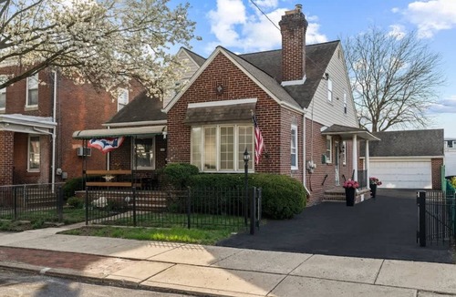 Delair House | Historic Tacony Retreat ~ with Sauna