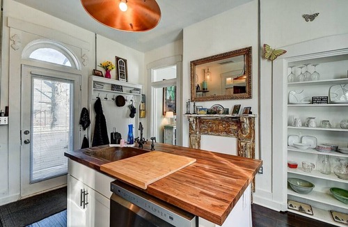 Franklin House | Historic Tiny Cottage w Hot Tub!