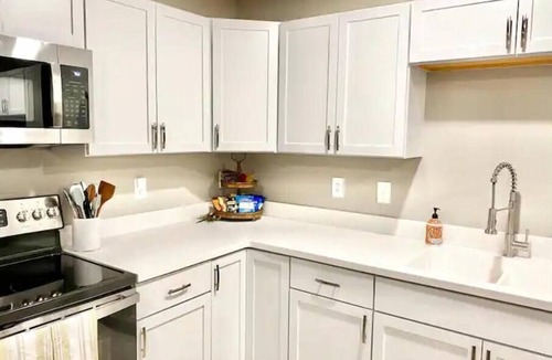 Paola Apartment | Historic Town Square Apartment