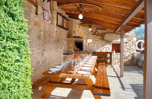 Mata House | Historic & traditional Catalan villa with heated pool, 2 km. from Banyoles lake.