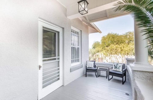 West University House | Historic University 1 Bedroom!