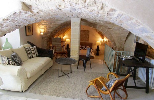 Uzes Apartment | Historic Uzes - Apartment for 2-4 guests in 18th C Townhouse
