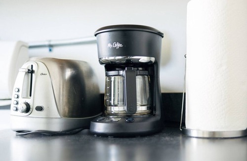 West Des Moines Apartment | Historic Valley Junction Loft