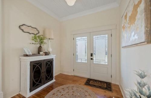 Athens House | Historic Vibes, Modern Comfort