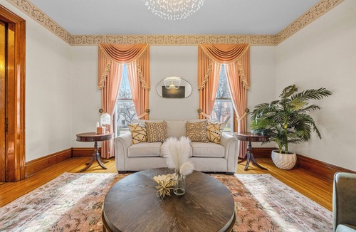 Victor House | Historic Victor Village Home - Sleeps 12 - Ideal for Weddings & Groups