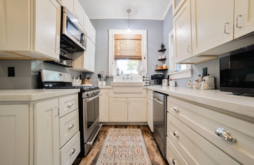 Cape Girardeau House | Historic Victorian - Walkable to Downtown Cape Girardeau - King Bed - Fast Wifi