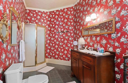 Bonham House | Historic Victorian Guest Suite Quiet Bonham Stay