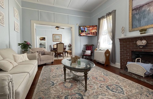 High Springs House | Historic Victorian Oasis Downtown High Springs