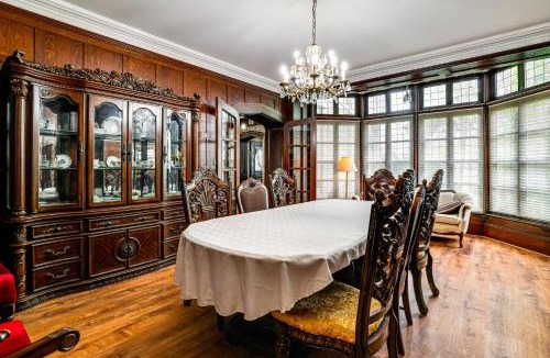 Downtown Niagara Falls House | Historic Victorian Cottage, 1 Mi to Niagara Falls