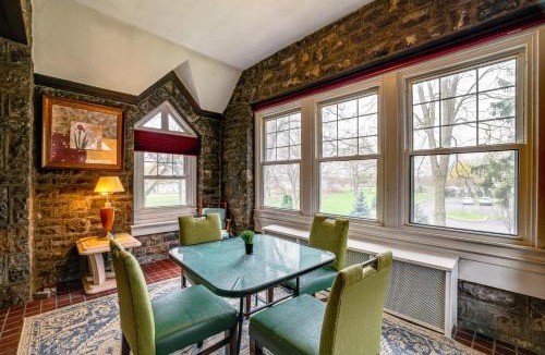 Downtown Niagara Falls House | Historic Victorian Cottage, 1 Mi to Niagara Falls