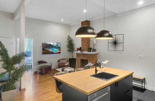 Cabbagetown South Apartment | Historic Victorian with Deck and Parking