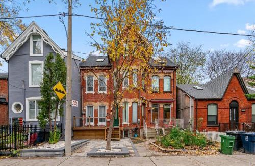 Cabbagetown South Apartment | Historic Victorian with Deck and Parking