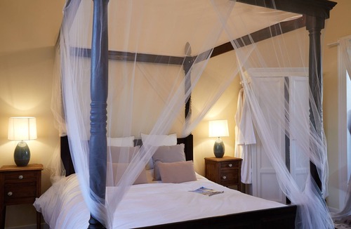 Robins Bay Villa | Historic Villa with vineyard views on Saint Emilion