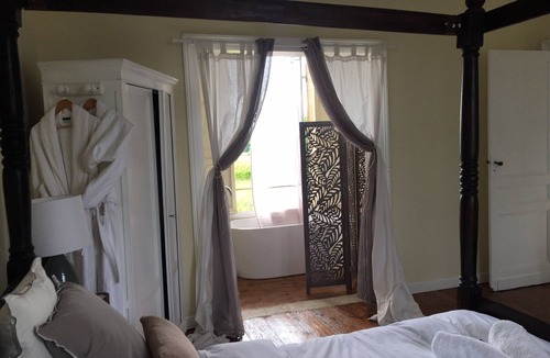 Robins Bay Villa | Historic Villa with vineyard views on Saint Emilion