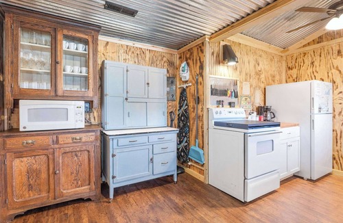 Rockaway Beach House | Historic Water's Edge Cottage 15