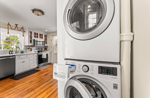 Mystic House | Historic Waterfront Home & Cottage