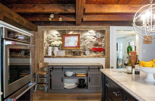 Rowland House | Historic Winery Farmhouse by Lake