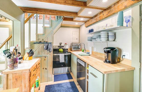 Winter Harbor Cottage | Historic Winter Harbor Cottage w/Waterfront Views