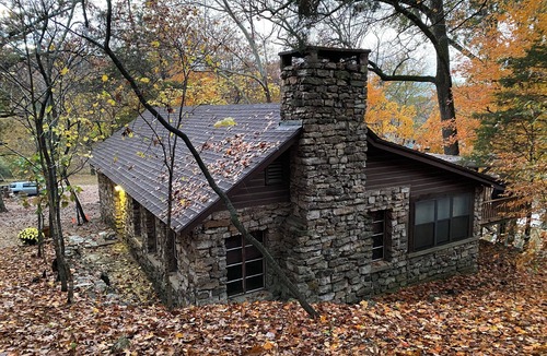 Hardy Cabin | Historic "Woody" Cabin on the River at Miramichee Falls with Kayaks