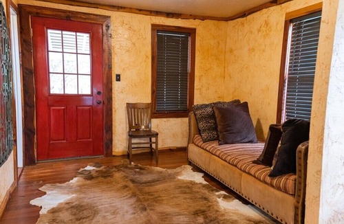 Satin Hostel | Historic Yellow Hotel, Private Romantic Getaway