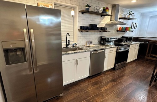 East Petersburg House | Historical 1800s Log Home