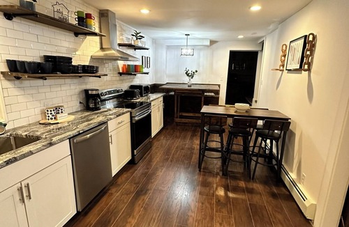 East Petersburg House | Historical 1800s Log Home