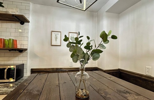 East Petersburg House | Historical 1800s Log Home